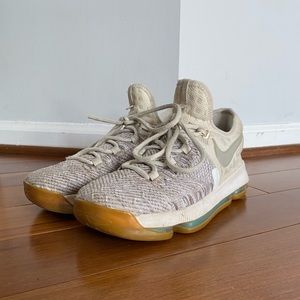 Nike Zoom KD 9 in Pale Grey/Pale Grey-Ivory
